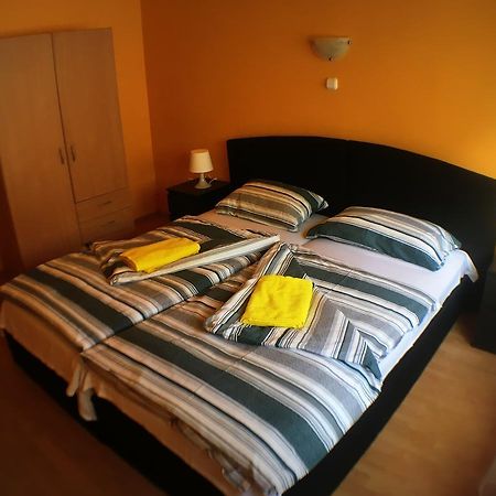 Palota Panzio Bed and Breakfast Boedapest Buitenkant foto