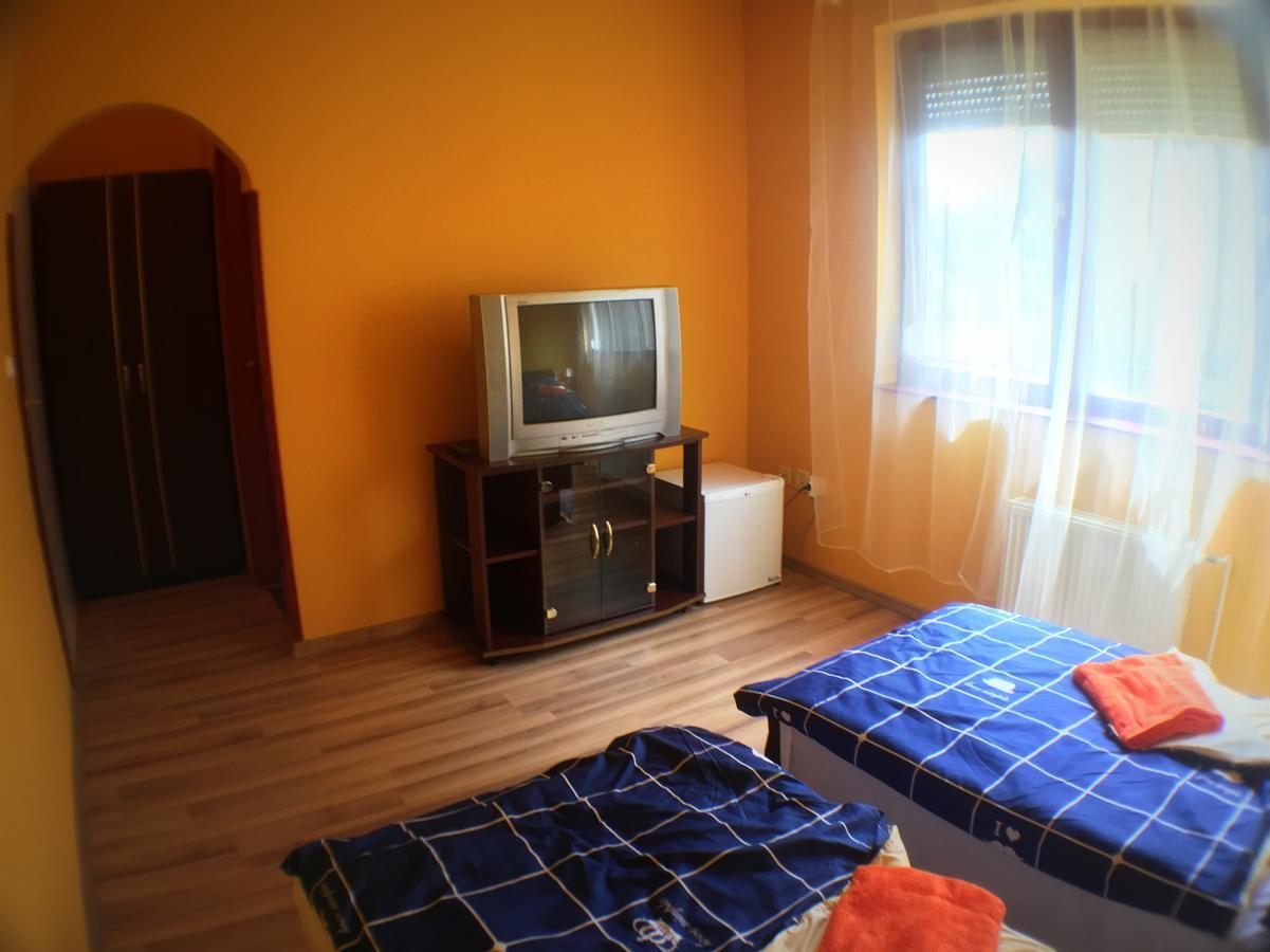 Palota Panzio Bed and Breakfast Boedapest Buitenkant foto