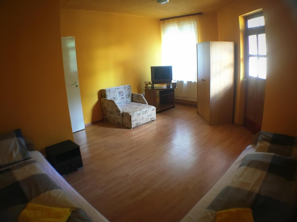 Palota Panzio Bed and Breakfast Boedapest Buitenkant foto